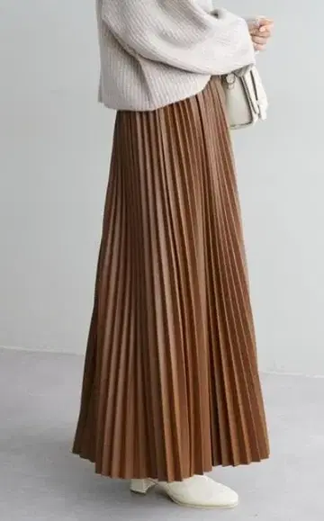 [ 미사용 택 포함 ] Discoat 인조 가죽 플리츠 스커트