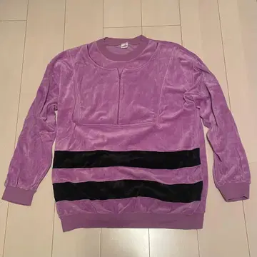 보라색 긴팔 티셔츠 맨투맨