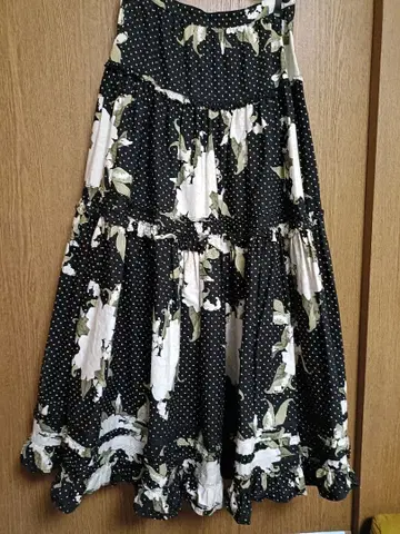 잉게보그/플레어 롱 스커트 흑백 도트 꽃무늬