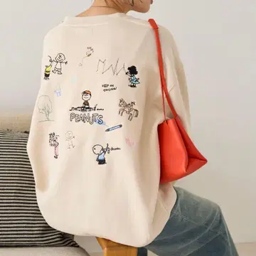 [ FREAK'S STORE ] PEANUTS/피넛 별주 자수 맨투맨