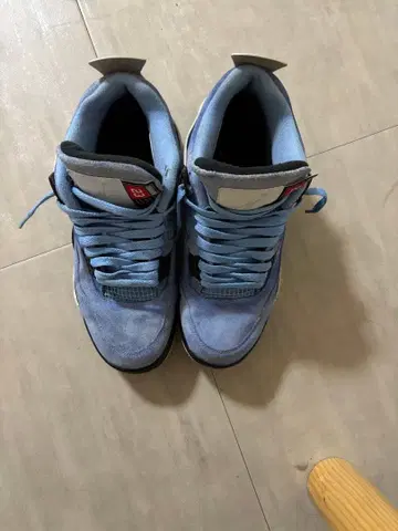 조던 4 유니버시티 블루