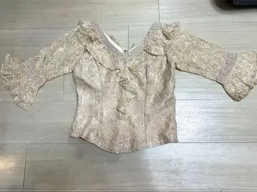 플라멩코 레이스 블라우스 베이지 6-7분 소매