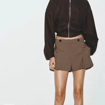 ZARA 플리츠 버튼 숏팬츠