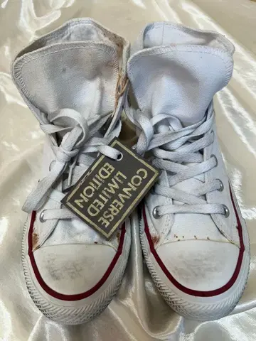 CONVERSE 한정판 화이트 하이컷 스니커즈