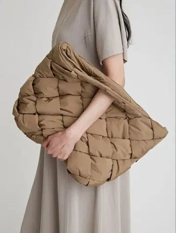 [ 새상품 ] 패드 메쉬 백 Mila Owen 미라 오웬 베이지