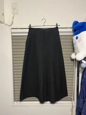 UNIQLO:C 큐롯 다크 그레이 S 사이즈 매장, EC 완판