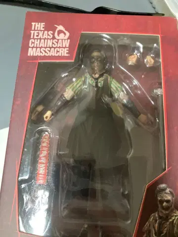 텍사스 전기톱 살인마 레더페이스 피규어