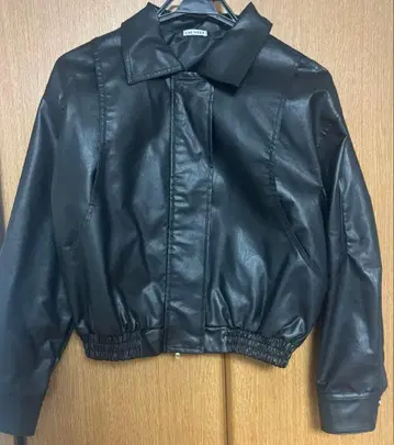 LAC-VERT 디자인 포켓 페이크 가죽 자켓 블랙