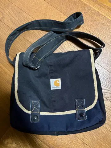 Carhartt 플랩 포함 숄더백 블랙과 베이지 [ 레어 아이템 ]