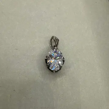 저스틴 데이비스 펜던트 탑