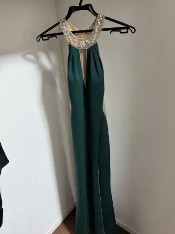 다크 그린 하이넥 롱 드레스