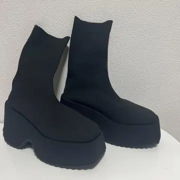 미사용에 가까운 23.5cm 블랙 삭스 부츠