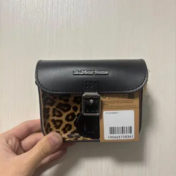 닥터 마틴 레오파드 무늬 숄더백