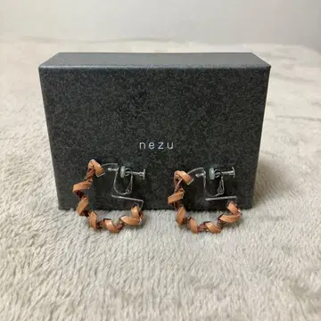 nezu 네즈 레더턴 귀찌