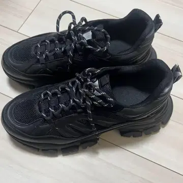 ADAMASTE 랭크 어퍼 통굽 스니커즈 블랙