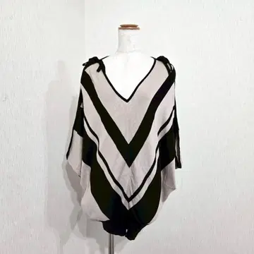 soeur7 바이컬러 판초풍 V넥 니트 풀오버 (9) 베이지 x 블랙