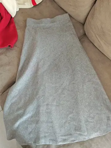 그레이 플레어 스커트 니트 소재