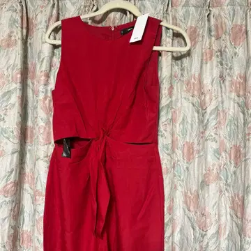 MNG 레드 슬리브리스 점프수트