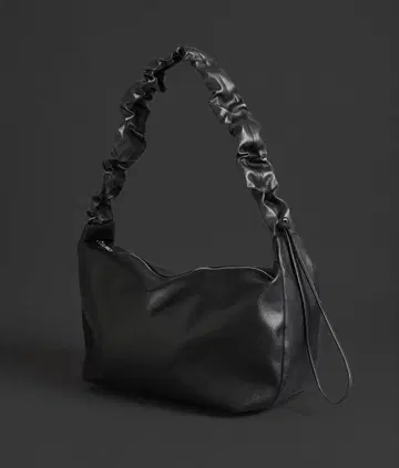 UNITED TOKYO 유나이티드 도쿄 가죽 숄더백