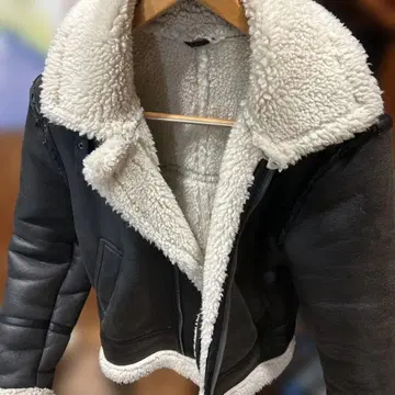 ZARA 무스탕 코트