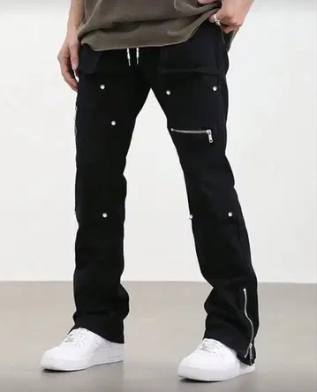 블랙 지퍼 포켓 부착 팬츠