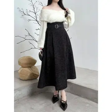 dazzlin 사이드 턱 벨트 플레어 스커트 블랙