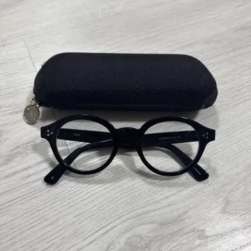 TGC 블랙 안경 케이스 포함