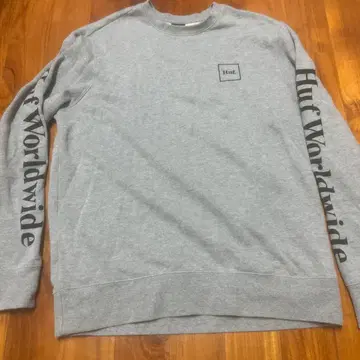 Huf 그레이 맨투맨