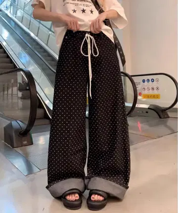 도트 무늬 롤업 와이드 팬츠 도트 와이드 팬츠