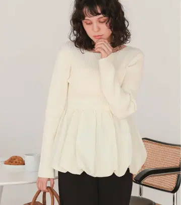 titivate 헴 벌룬 도킹 보트넥 리브 니트 아이보리