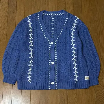 헬로 샌프란시스코 케이블 짜임 배색 스티치 하트 버튼 가디건