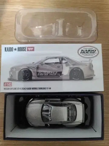 NISSAN SKYLINE GT-R R34 SHINJUKU V1 143