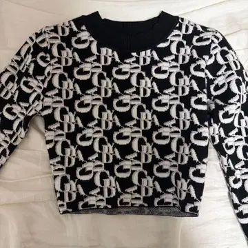 GYDA 로고 크롭 니트 프티 하이넥 니트탑