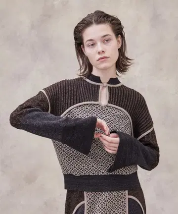 public tokyo 블로킹 자카드 니트 브라운