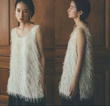 CLANE W 페이스 프린지 탑