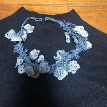 목걸이 그레이와 파랑의 그라데이션