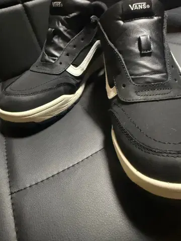 VANS 블랙/화이트 스니커즈