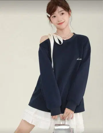 네이비 오프숄더 트레이닝복