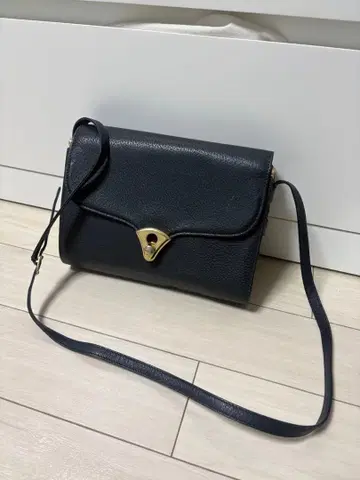 네이비 가죽 숄더백