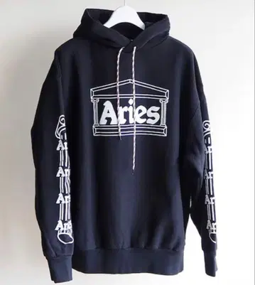 Aries 아리즈 후드 부착 후드티 블랙