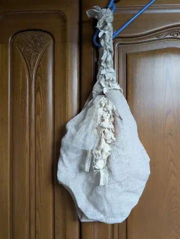 미사용 새상품급 엠스르 레이스 장식 베이지 토트백