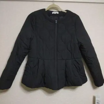 택 포함 새상품 블랙 퀼팅 페플럼 다운 자켓