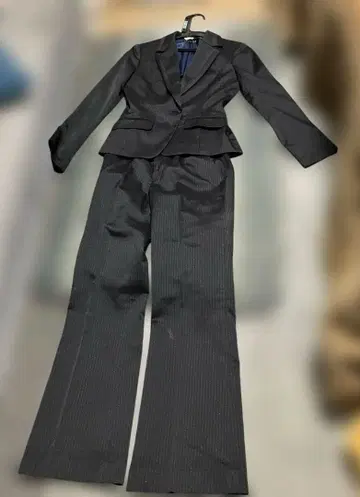 다크 그레이 스트라이프 수트 세트