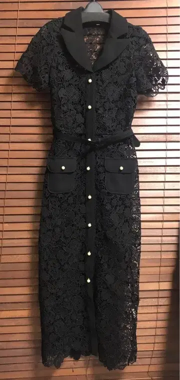 셀프 포트레이트풍 롱 레이스 원피스 드레스