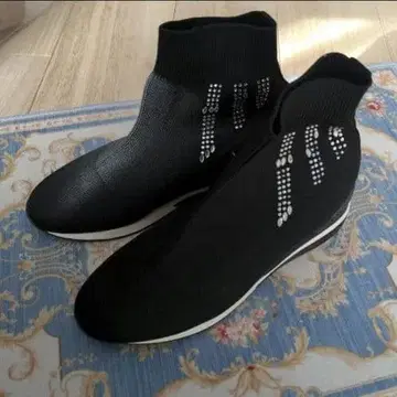 스톤 장식 블랙 스니커즈 부츠