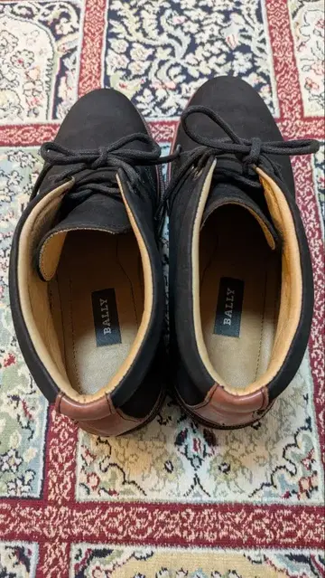 BALLY 블랙 스웨이드 스니커즈