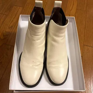 스태커토 화이트 가죽 앵클부츠 사이드 고어