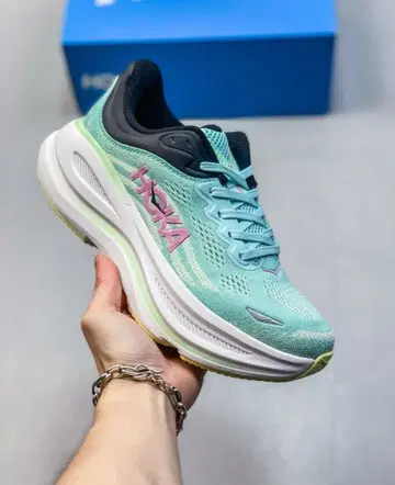 호카 민트 그린 스니커즈