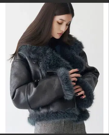 MURUA 언이븐 숏 페이크 무스탕 자켓