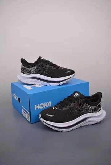 HOKA 블랙 스니커즈